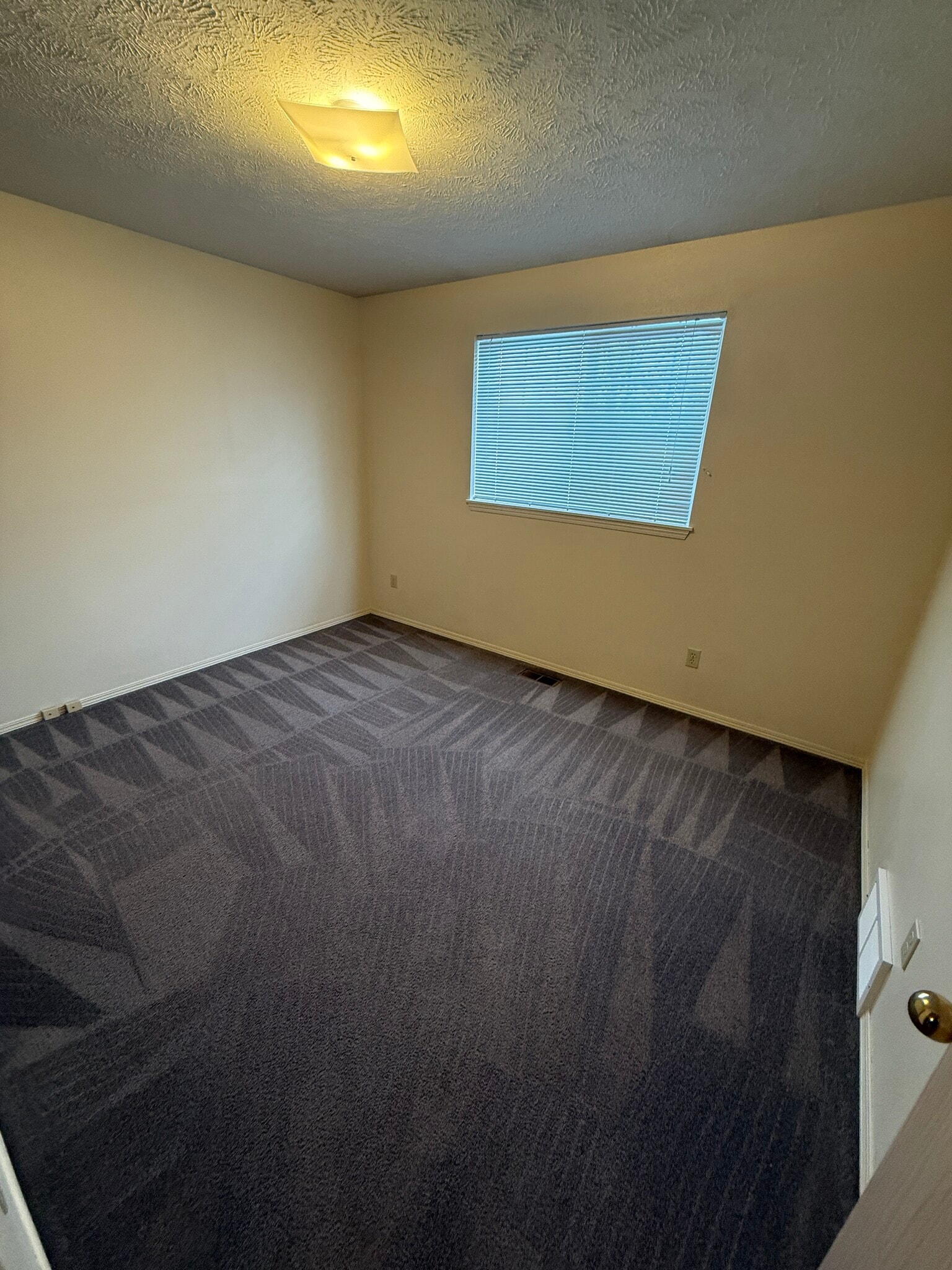 Building Photo - 3418 E 57th Ave