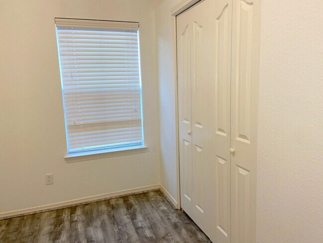 Building Photo - 1470 Senda Del Sol Ln