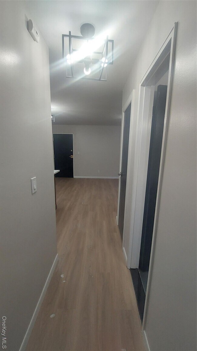 Building Photo - 203 Ludingtonville Rd