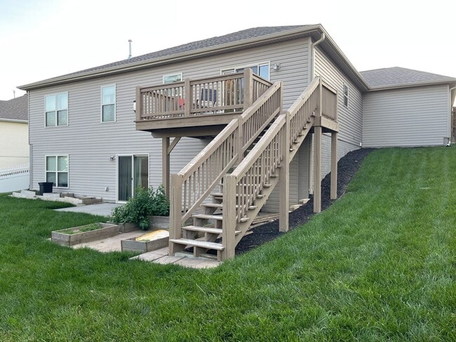Building Photo - Spacious home in super nice neighborhood in Northwest Omaha in Elkhorn School District for under ...