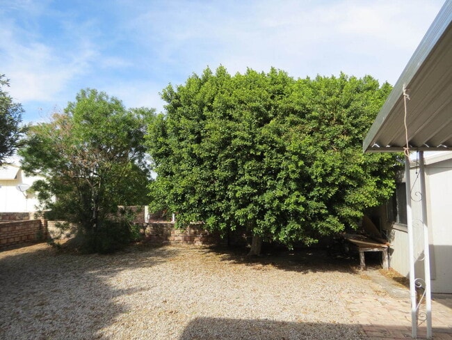 Building Photo - CLEAN 2 BED, 1 BATH IN THE FOOTHILLS!