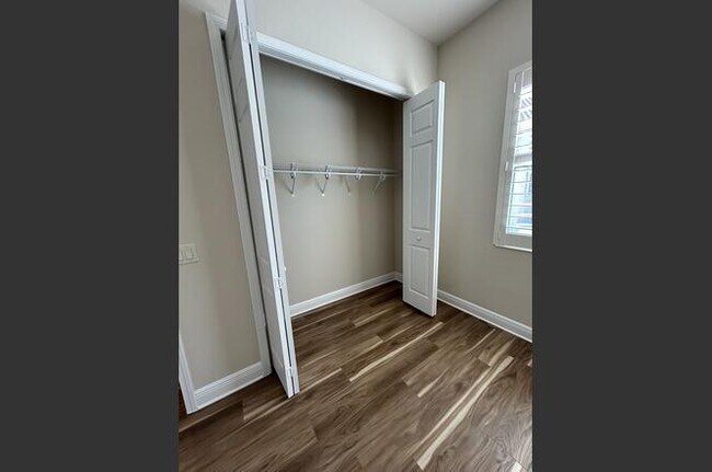 Building Photo - 307 W Redsox Path