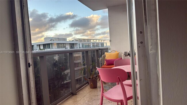 Building Photo - 6039 Collins Ave