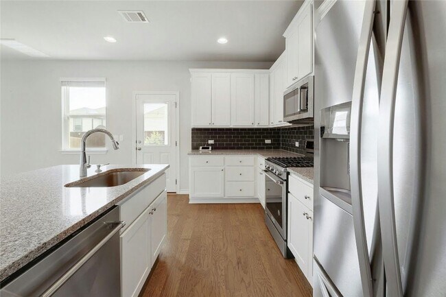 Building Photo - 15801 Crissom Ln