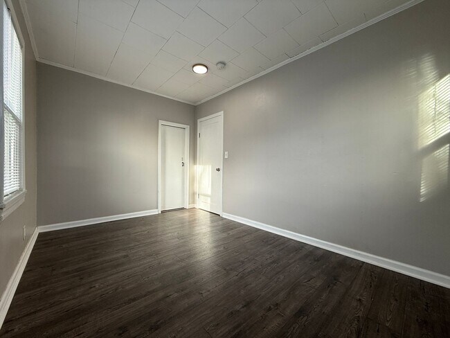 Building Photo - RD T 23-029