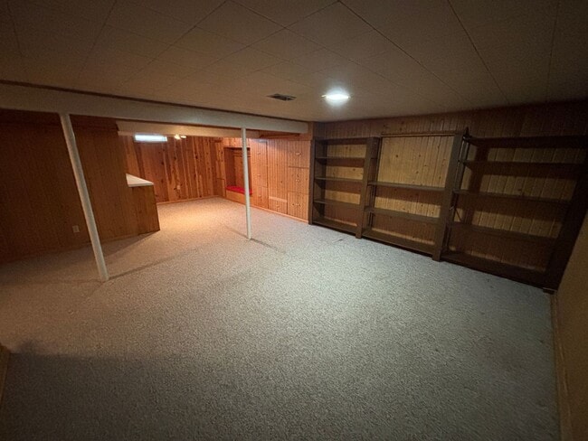 Building Photo - $1450 - 2 Bed 1 Bath Home