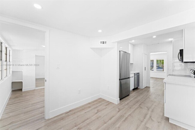 Building Photo - 3155 SW 27th Ln