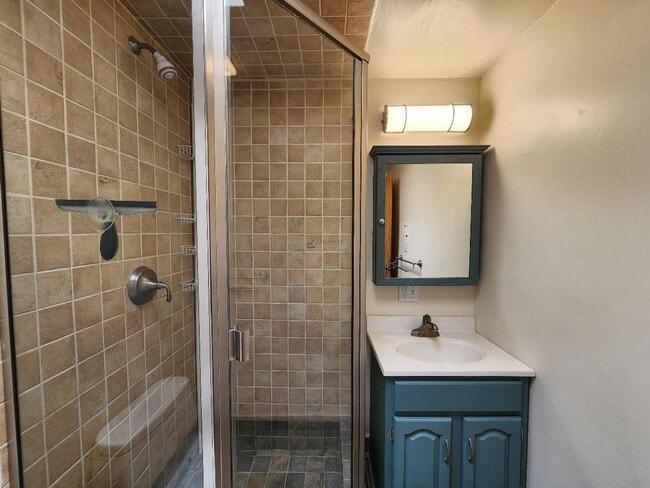 Building Photo - 212 Tesuque Dr