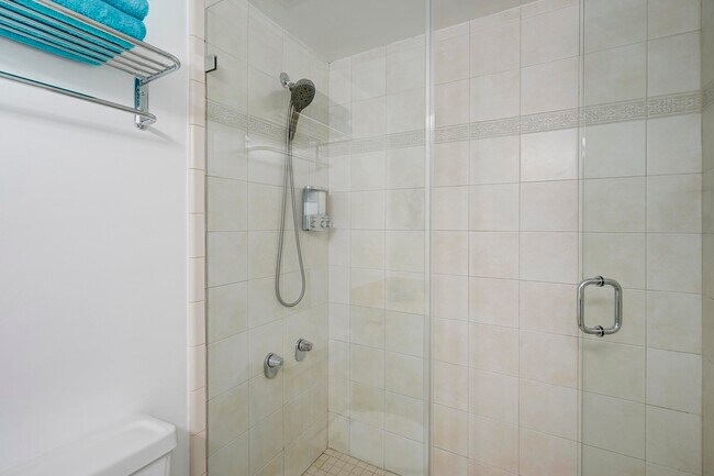 Building Photo - 3725 S Ocean Dr