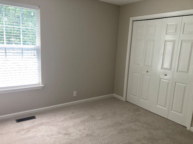 Building Photo - 3140 Langley Dr