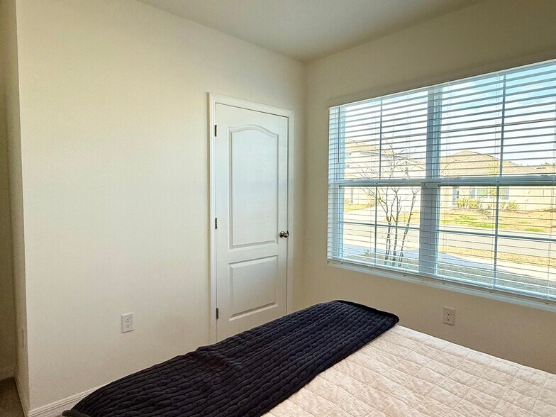 Building Photo - 13 Melogold Dr