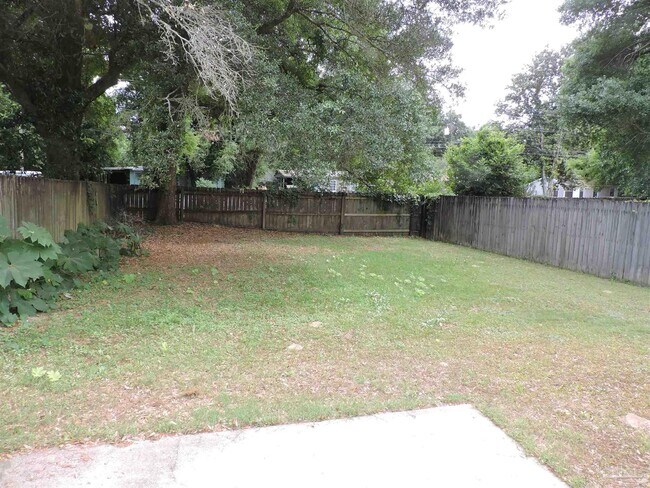 Building Photo - 5525 Woodsman Ct