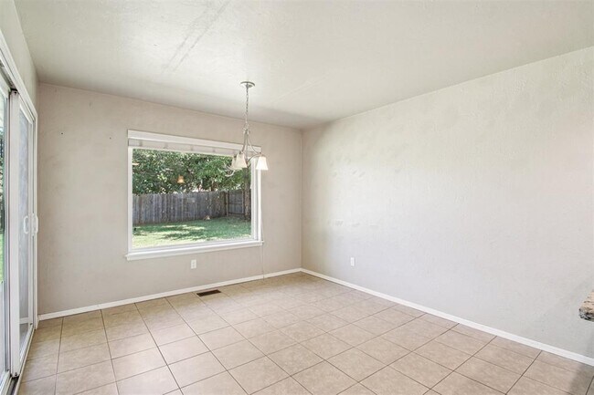 Building Photo - 101 W Vail Dr
