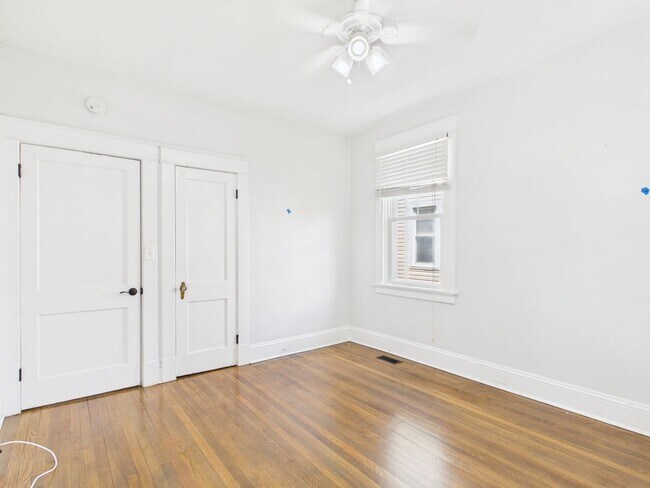 Building Photo - 3011 Hanes Ave