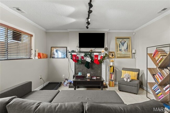 Building Photo - 712 Oak Hollow Ct