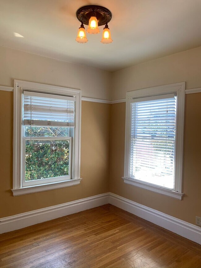 Building Photo - 1915-1919 Berkeley Way