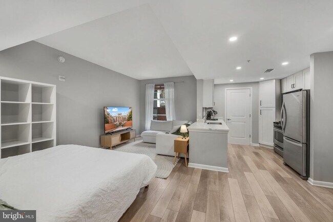 Building Photo - 1021 N Garfield St