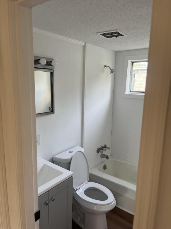 Primary Photo - 109 N Russell St