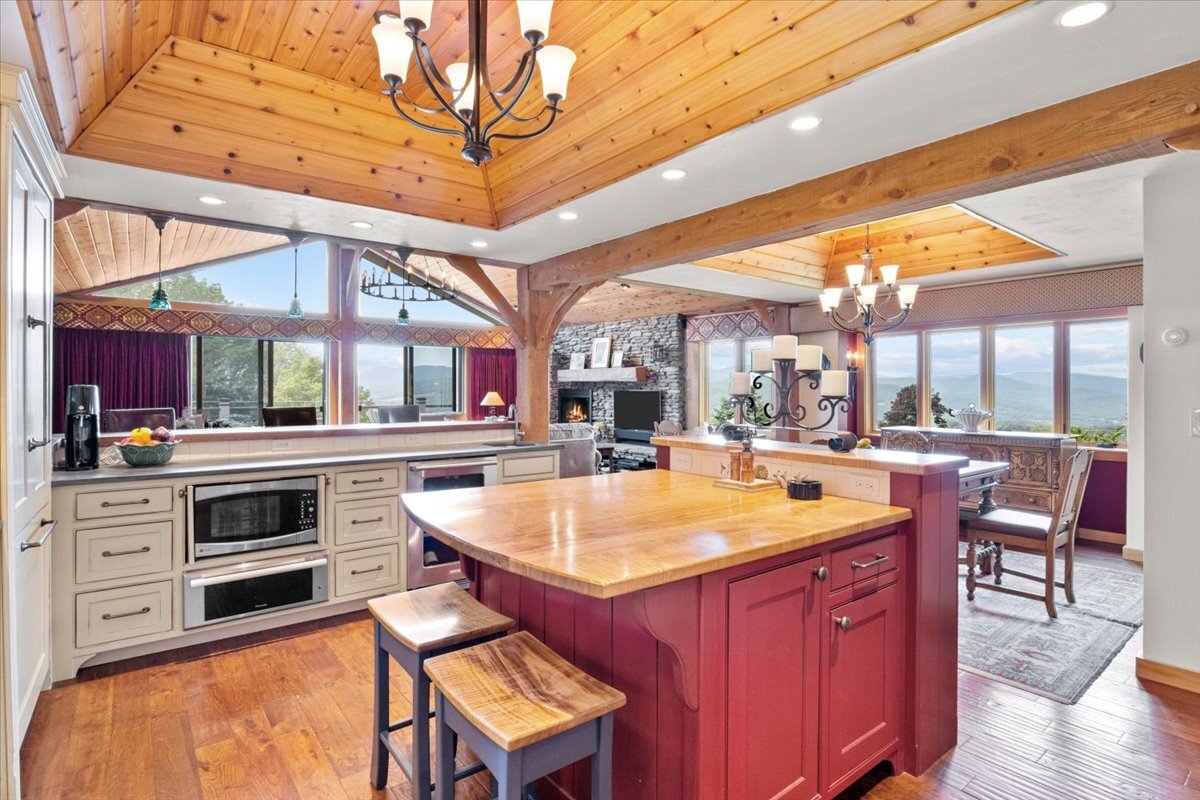Building Photo - 682 Ski Valley Rd