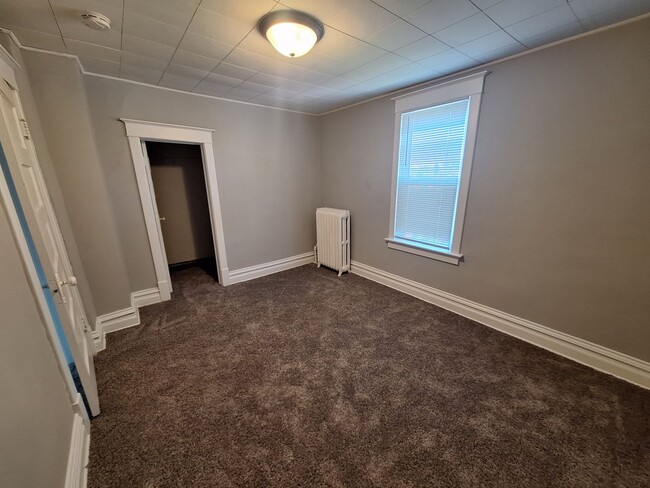 Building Photo - AVAILABLE June 2025 - 3 Bedroom, 1 Bath in...