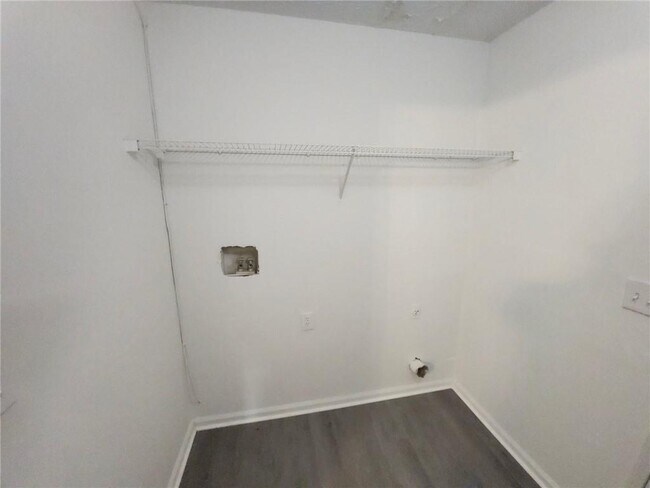 Building Photo - 3368 Eastmont Ln