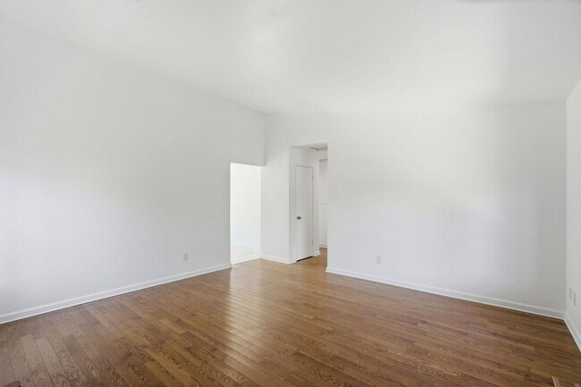 Building Photo - Remodeled 2 Bed, 2 Bath Townhouse in Petaluma's Morningstar Community