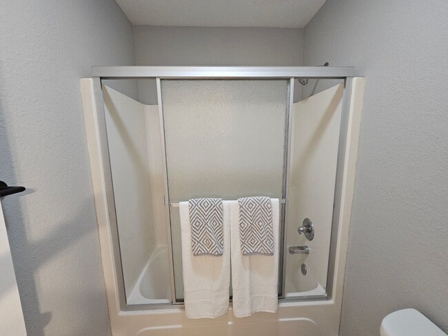 Building Photo - 1416 Maple Ln