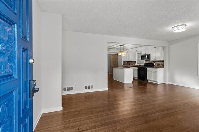 Building Photo - 2634 Birch St