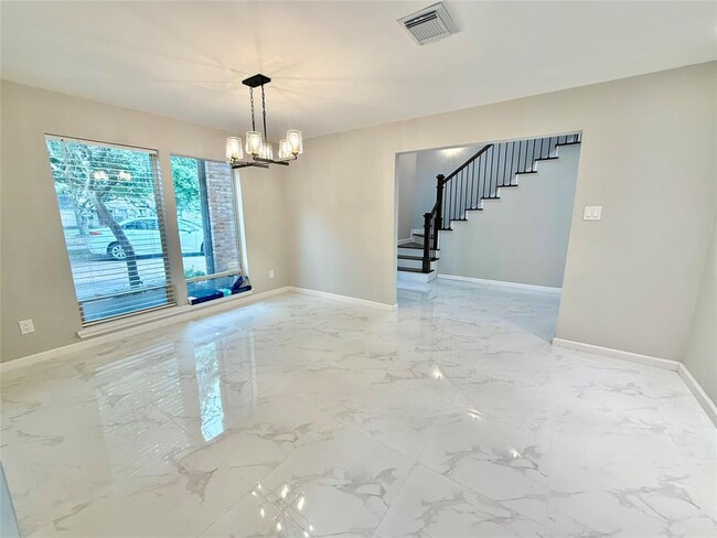 Building Photo - 3307 Deerwood Ln