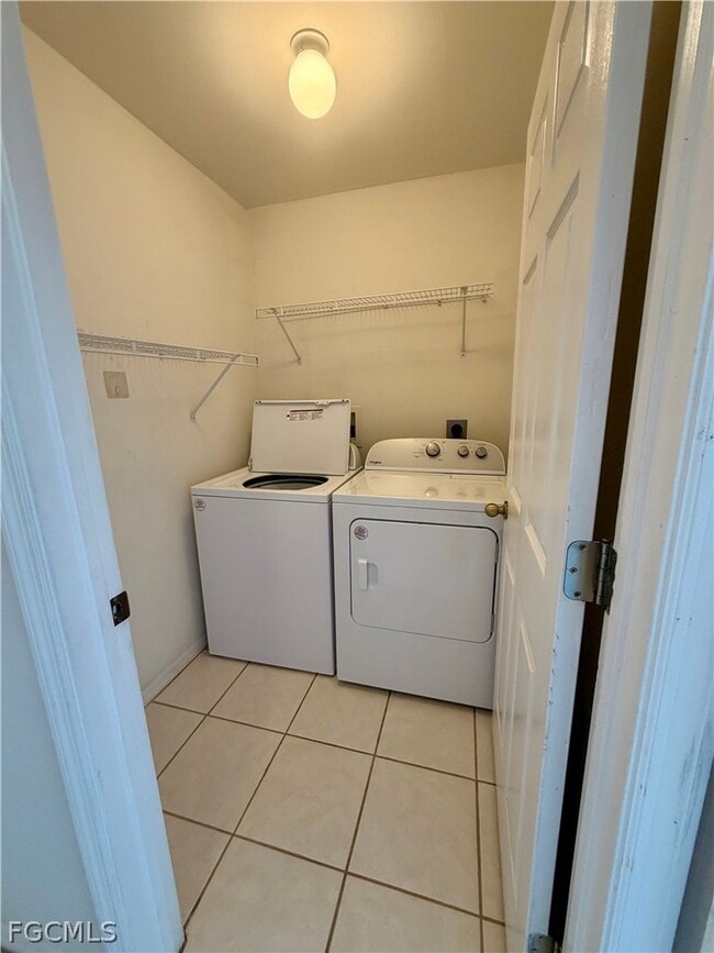 Building Photo - 4620 SW 13th Ave