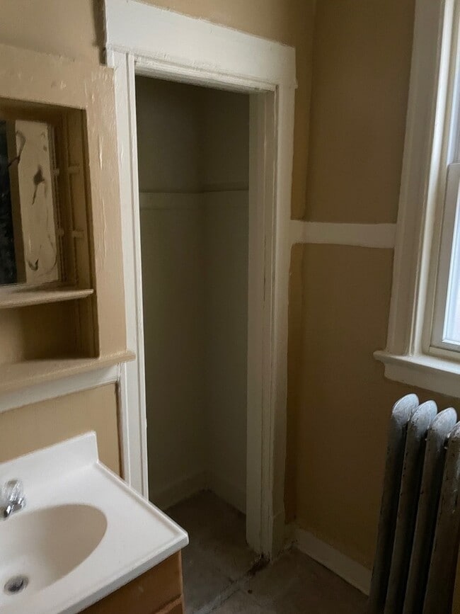 Building Photo - 7521 S Yale Ave