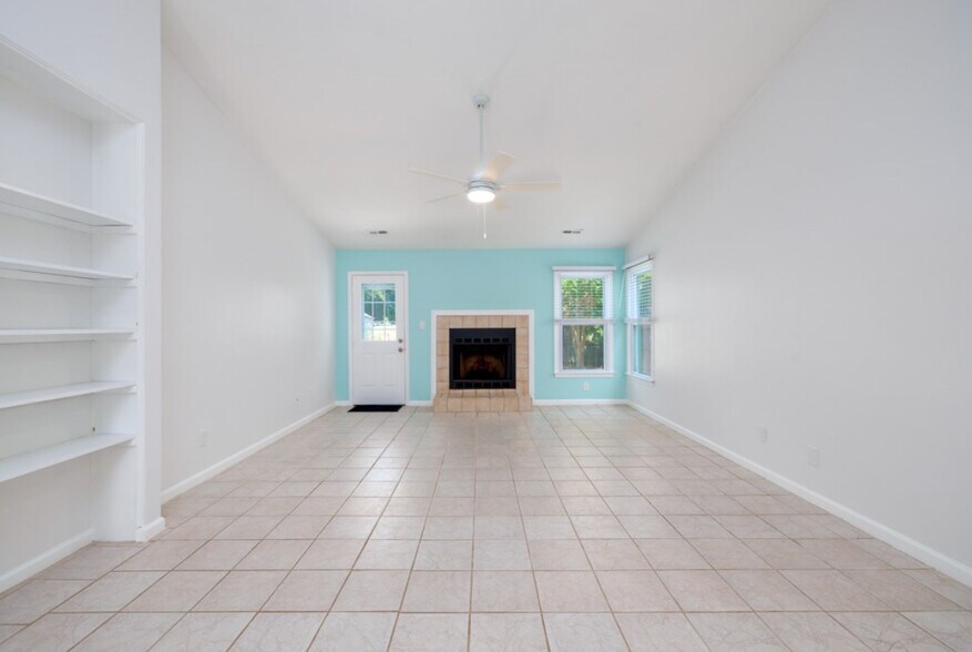 Building Photo - 1705 Maryus Ct