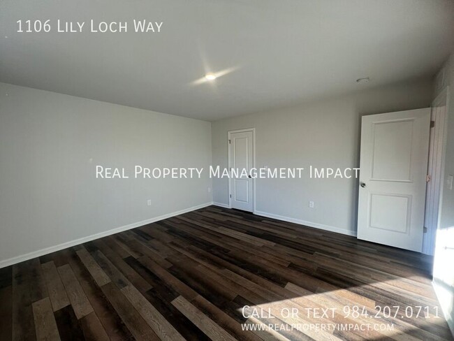 Building Photo - Spacious 4 bedroom 4 Bath Modern Townhome ...