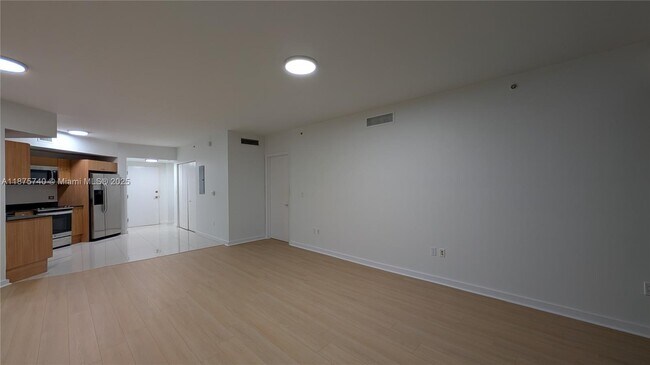 Building Photo - 350 S Miami Ave