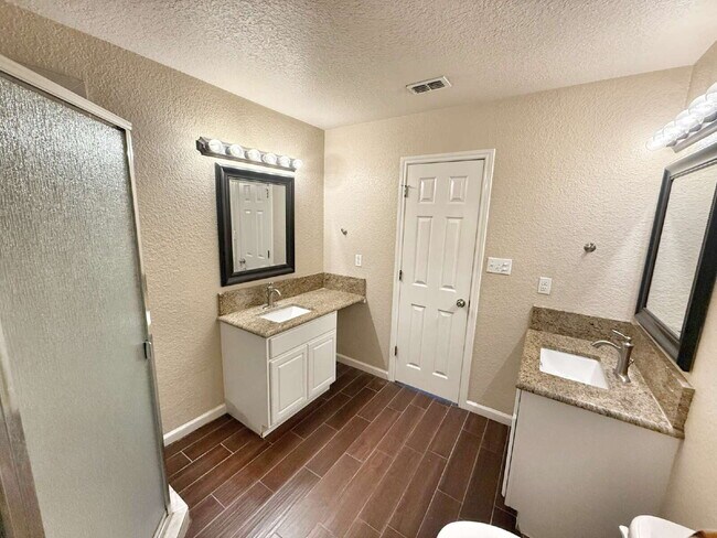 Building Photo - Peaceful 1-Acre Country Living with Easy City Access