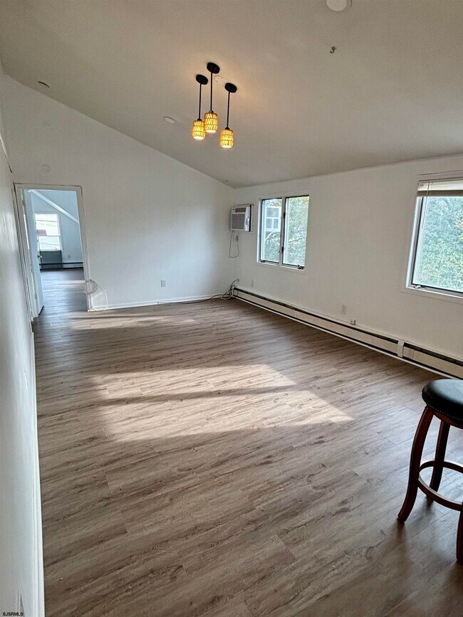 Building Photo - 338 N Harrisburg Ave