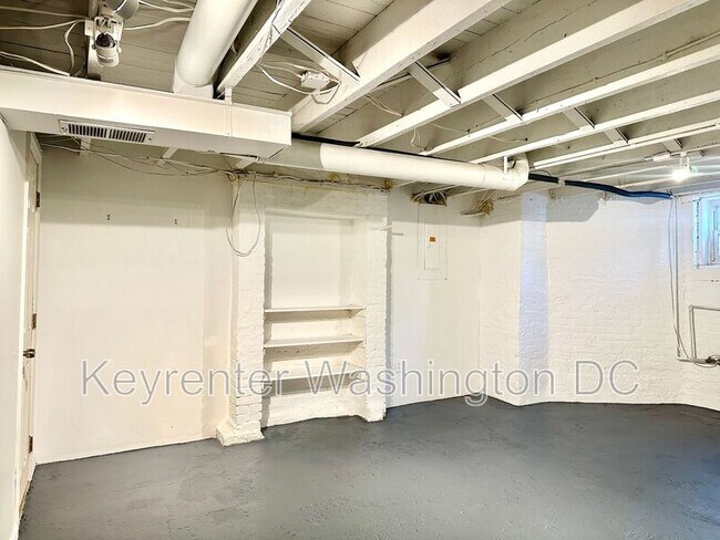 Building Photo - 618 Q St NW