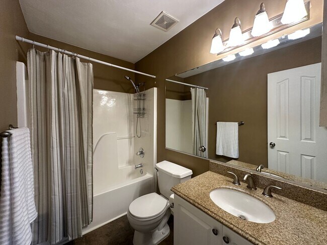 Building Photo - 123 Locust Ln