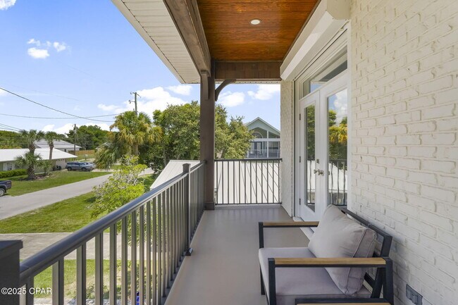 Building Photo - 407 Petrel St