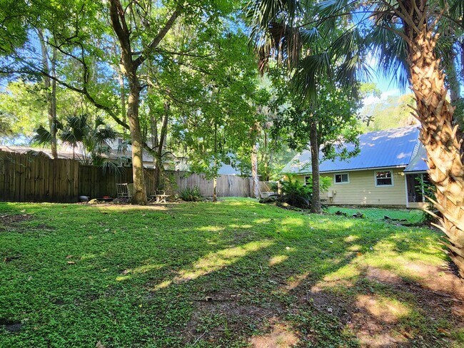 Building Photo - FOR RENT 4 bed 3 bath home