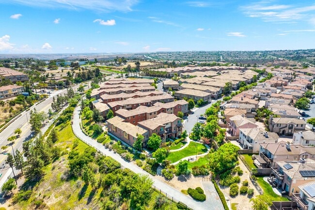 Building Photo - 2 Bedroom Townhome in the Lakepointe Community!