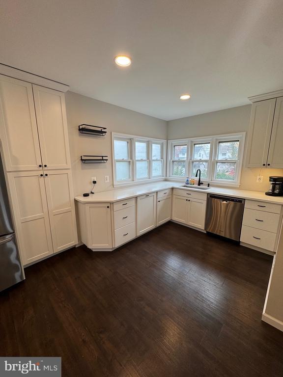 Building Photo - 122 S Haviland Ave