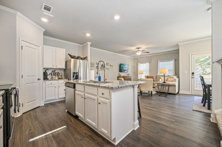 Building Photo - 2059 Pinnacle Walk