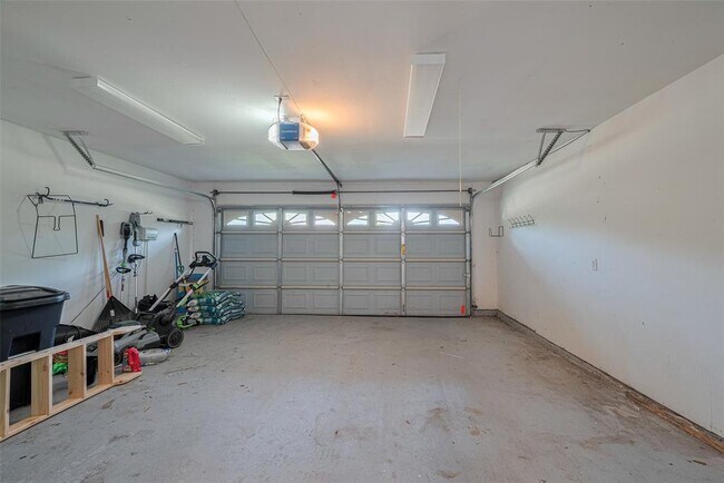 Building Photo - 15803 Locust Grove Dr