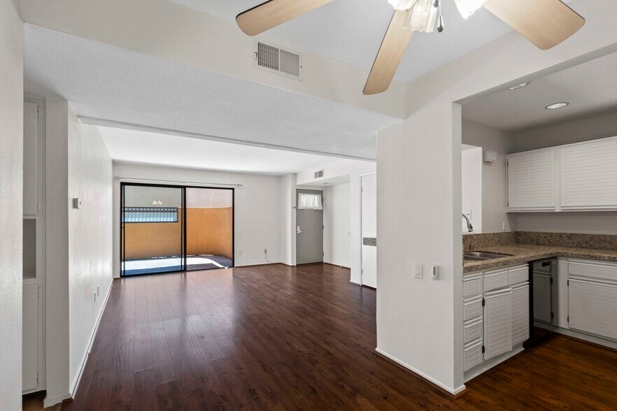 Building Photo - 25671 Le Parc
