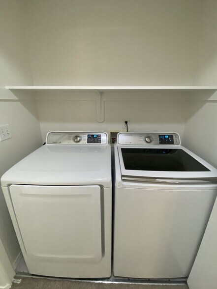 Full Size Washer and Dryer - 12733 SE 23rd Avenue