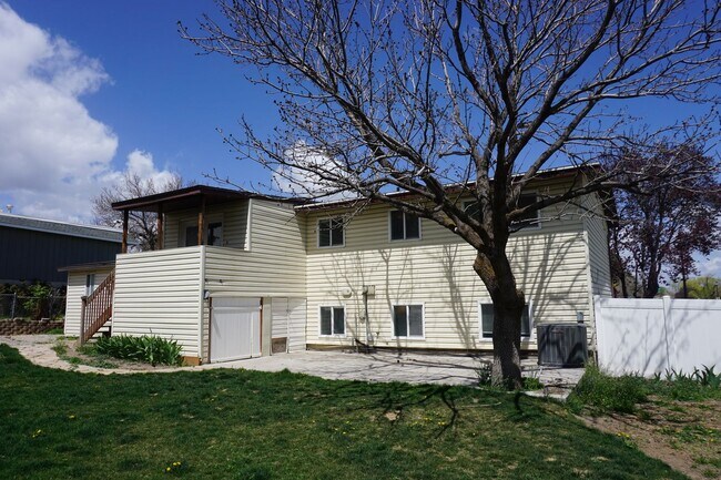 Building Photo - 4 Bedroom 2 Bath West Jordan Home