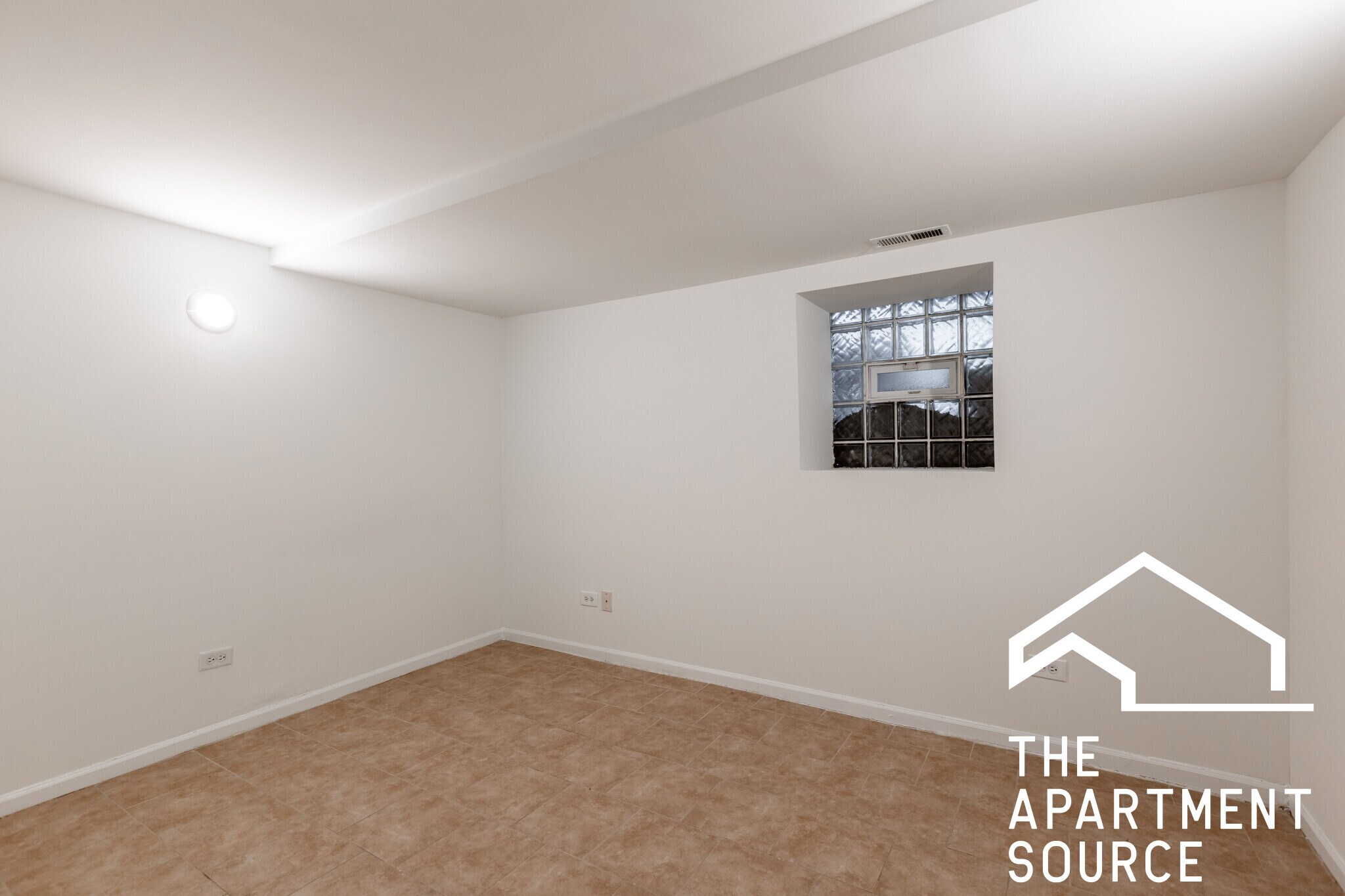 Building Photo - 1260 N Greenview Ave