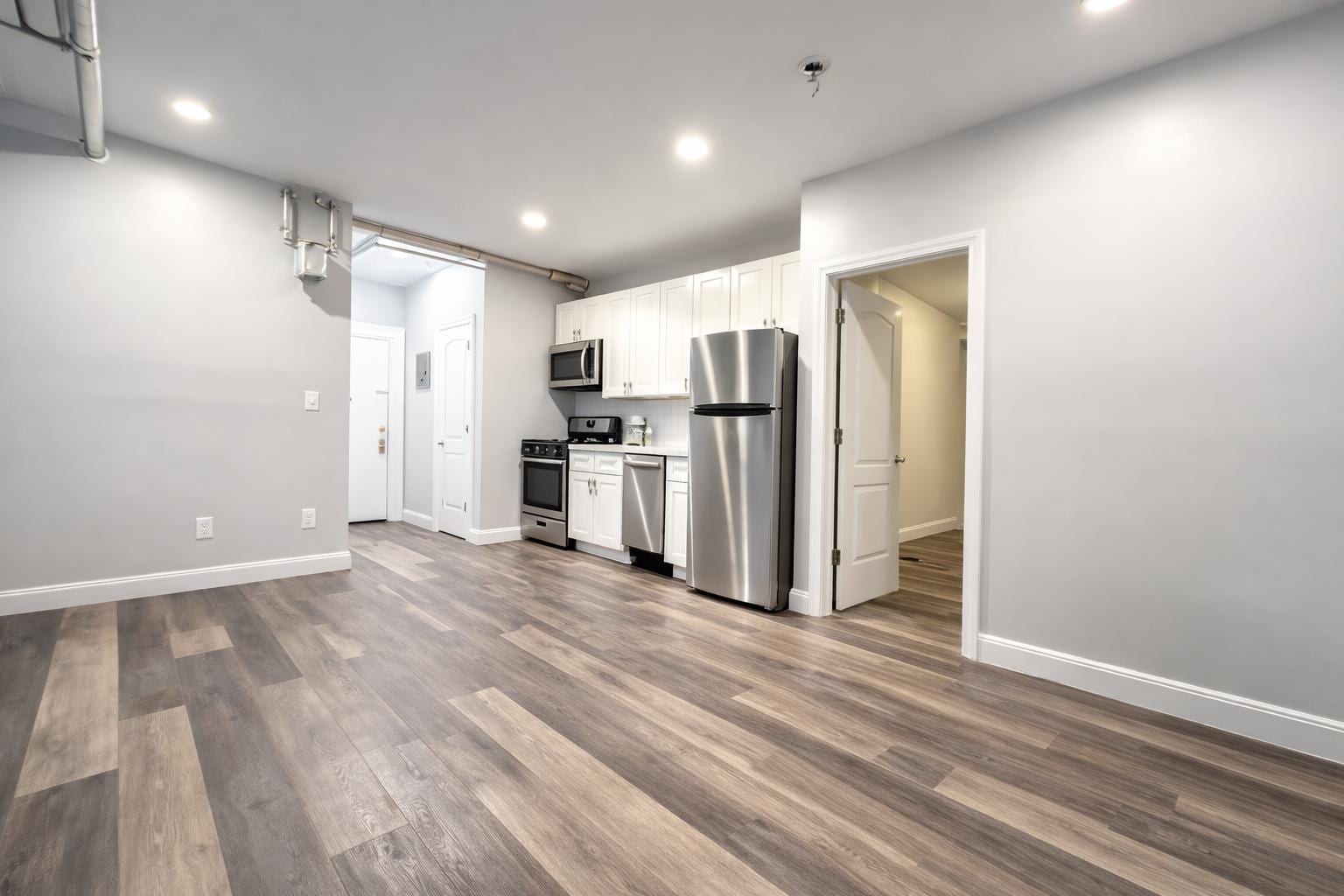 Building Photo - 546 Isham St