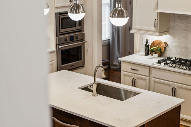 Building Photo - 1036 Clifton St